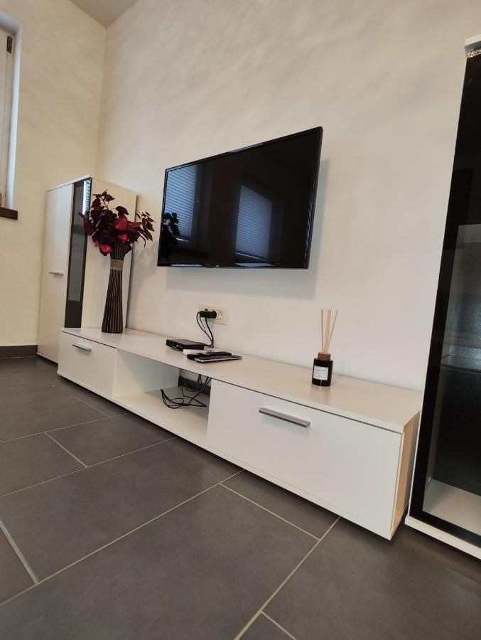 Goriska Apartments Ajdovscina Ngoại thất bức ảnh